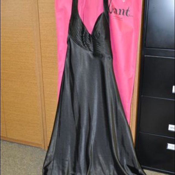 Black evening gown - Picture 2 of 3